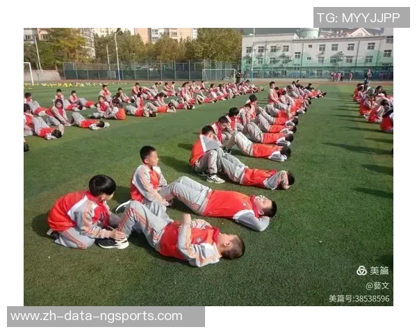 足球宝贝展现魅力双腿彩绘艺术引领时尚潮流与运动激情结合